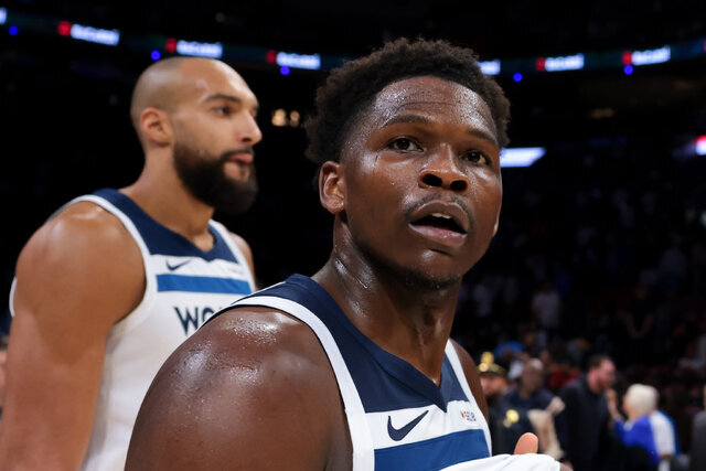 تاریخ‌سازی ستاره مینه‌سوتا در NBA/ مهندس ۳ امتیازی