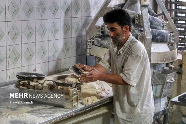 گرانفروشی پنهان نانواییها؛ کارت را بده، سؤال نپرس!+ فیلم