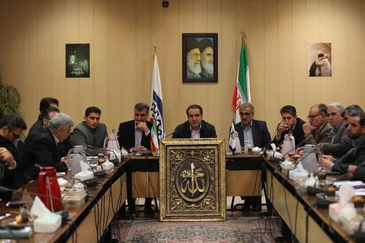 کرمی: بازاریان بازوی توانمند اقتصادی دولت هستند