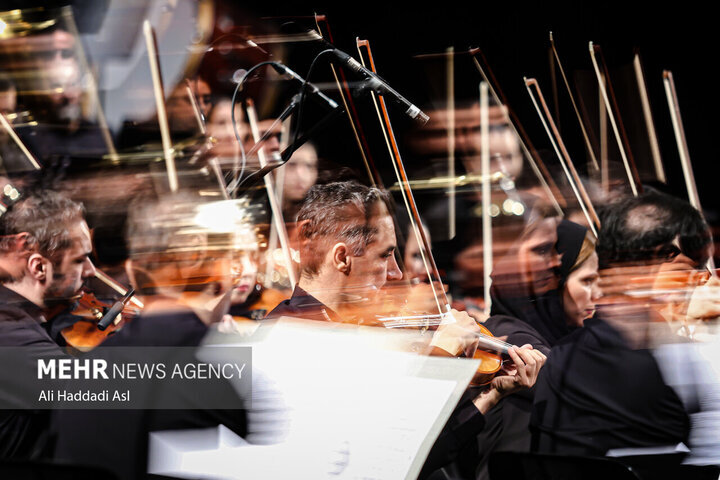 ارکستر خالقی «یک صدا تا نور» را در تالار رودکی روی صحنه می‌برد