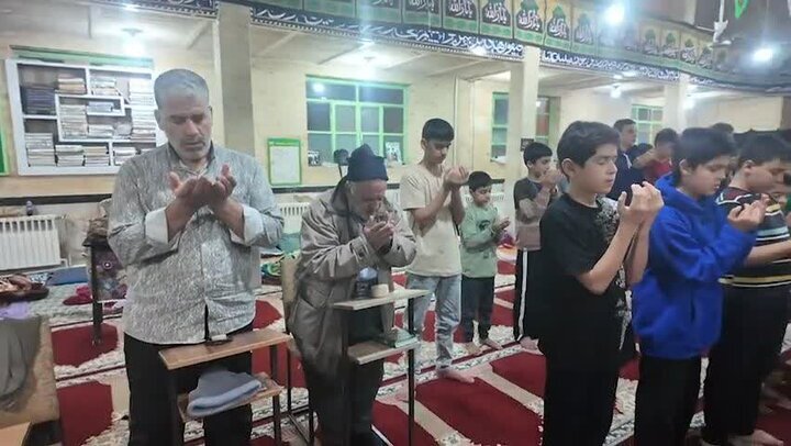 حاتمی: بیش از ۹۰۰ نفر در ۱۸ مسجد بهاباد معتکف شدند