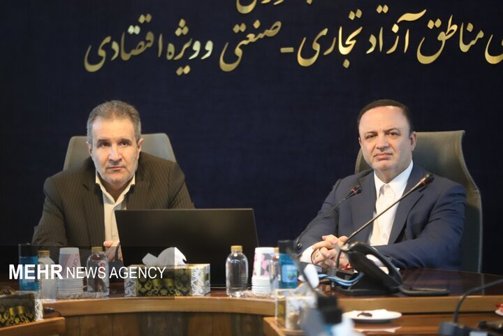 تفاهم‌نامه همکاری دبیرخانه مناطق آزاد و سازمان صنایع کوچک امضا شد