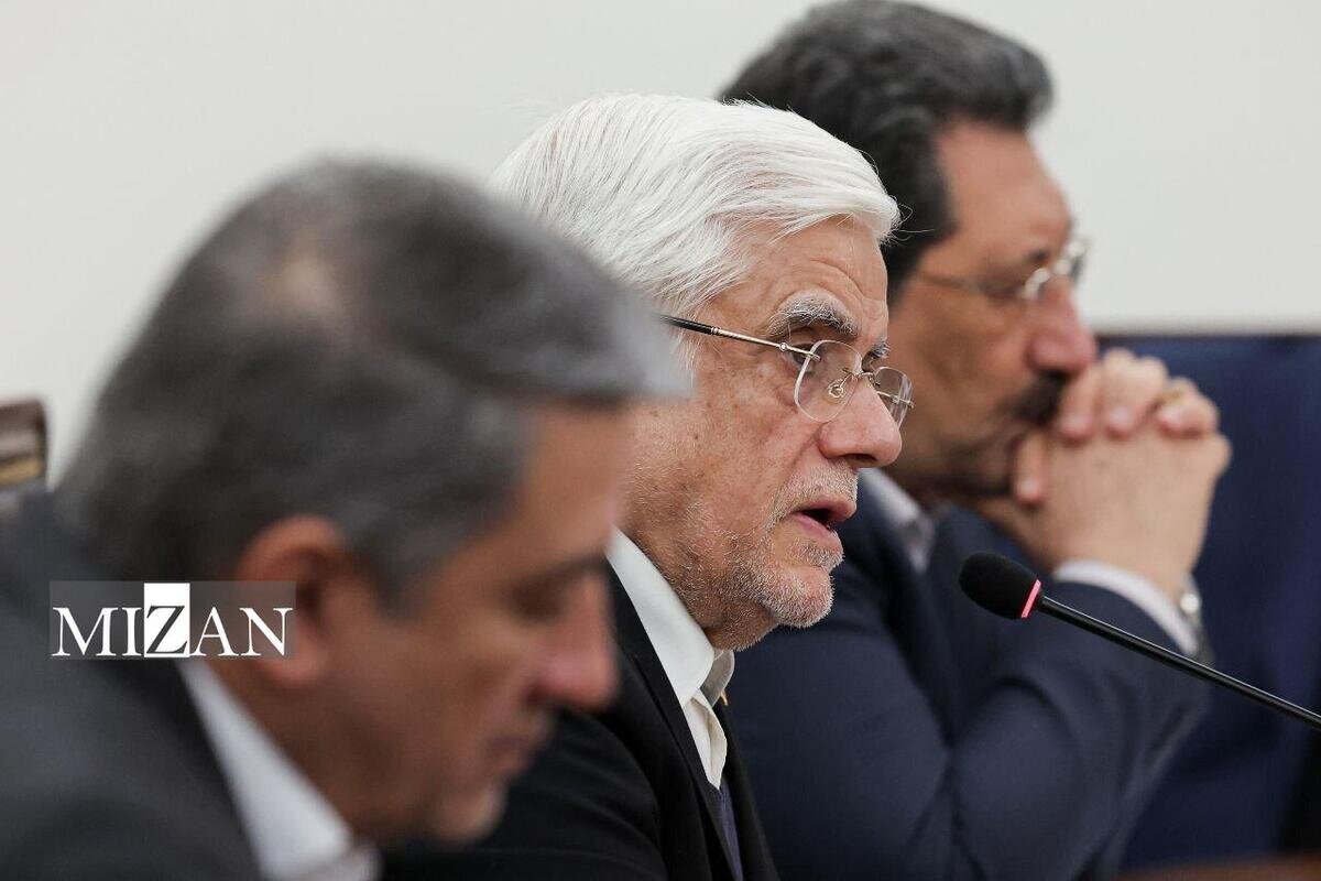 عارف: بازاریان و دانشجویان وفادارترین گروهها به آرمانهای انقلاب اسلامی هستند