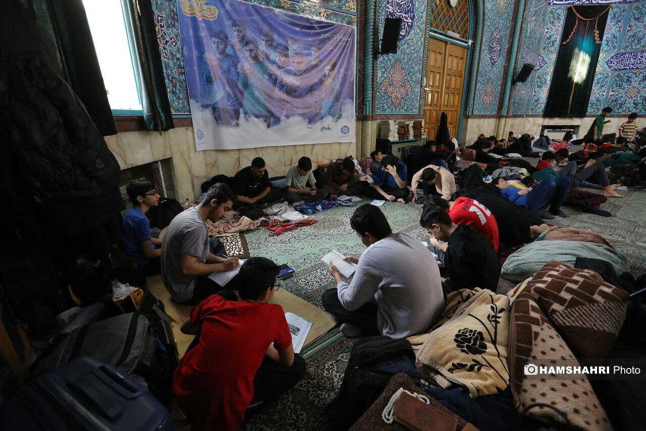 عکس/ رکورد حضور جوانان و نوجوانان در اعتکاف امسال