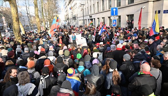 اعتراض گسترده مردم هلند و بلژیک به اقدام نظامی آمریکا علیه ونزوئلا