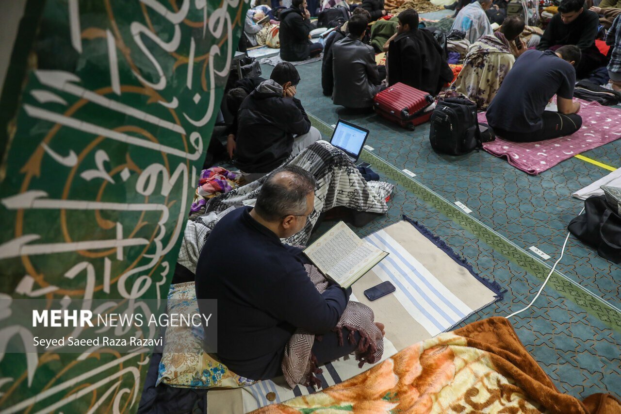 عکس/ مراسم معنوی اعتکاف در دانشگاه تهران