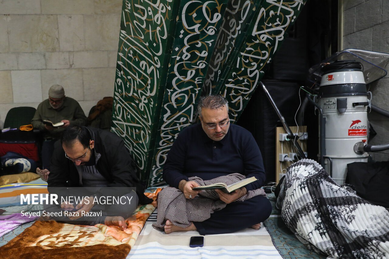 عکس/ مراسم معنوی اعتکاف در دانشگاه تهران