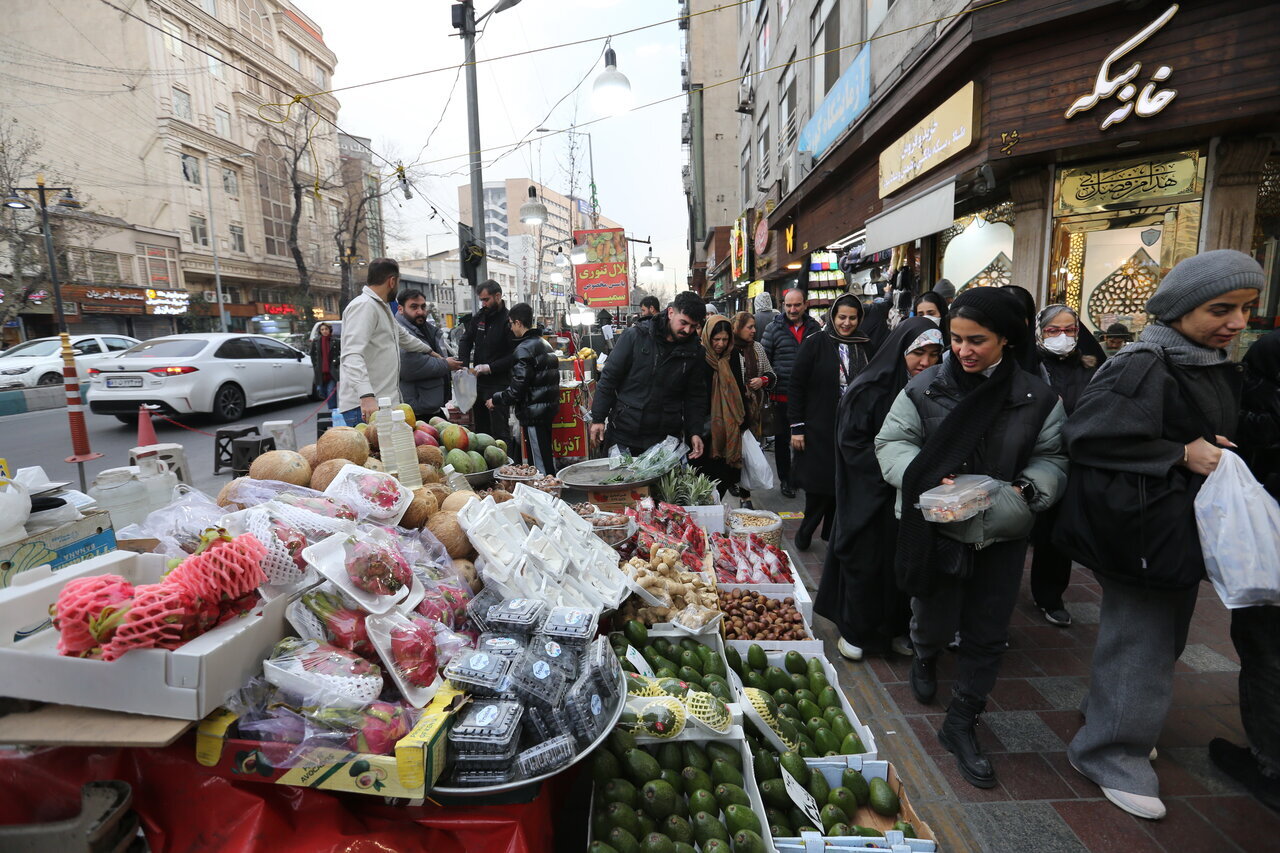 بازارها سرگرم کسب‌وکارند