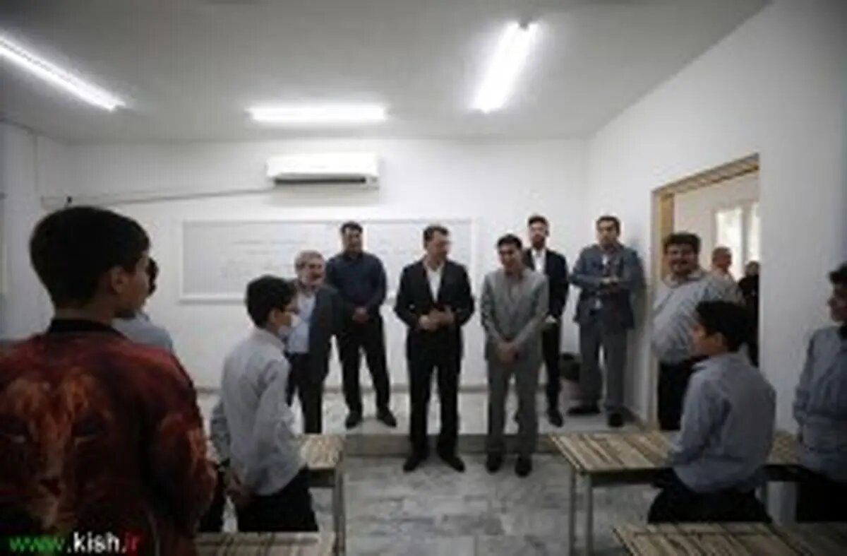 تأکید مدیرعامل سازمان منطقه آزاد کیش بر ادامه روند توسعه زیرساختهای آموزشی و حمایت از معلمان