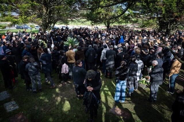 تصاویری تازه از خاکسپاری بهرام بیضایی