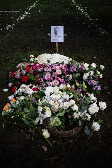 تصاویری تازه از خاکسپاری بهرام بیضایی