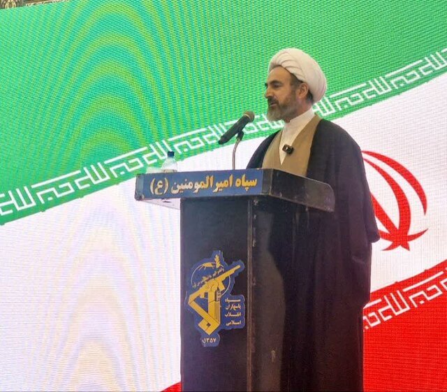 امام جمعه ایلام: دشمنان به‌دنبال تضعیف وحدت ملت ایران هستند/حاج قاسم محبوبیت جهانی یافت