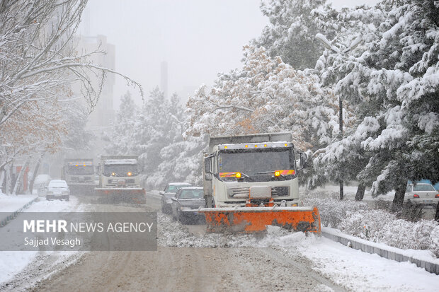 ترافیک سنگین در آزادراه‌های منتهی به تهران؛ محورهای شمالی روان است