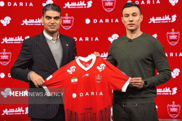 قرارداد رسمی پرسپولیس با مهاجم تیم ملی ازبکستان امضا شد