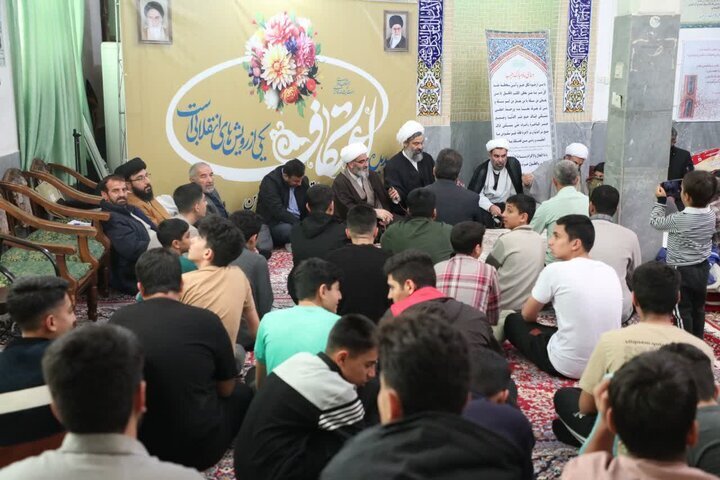 «اعتکاف» رزمایشی برای رشد معنوی؛ عبادت ۱۴ هزار سمنانی در ایام البیض