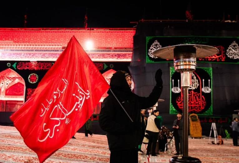 طنین «لَبیکِ یا زینب» در بین‌الحرمین؛ سوگواری باشکوه زائران برای حضرت زینب (س)