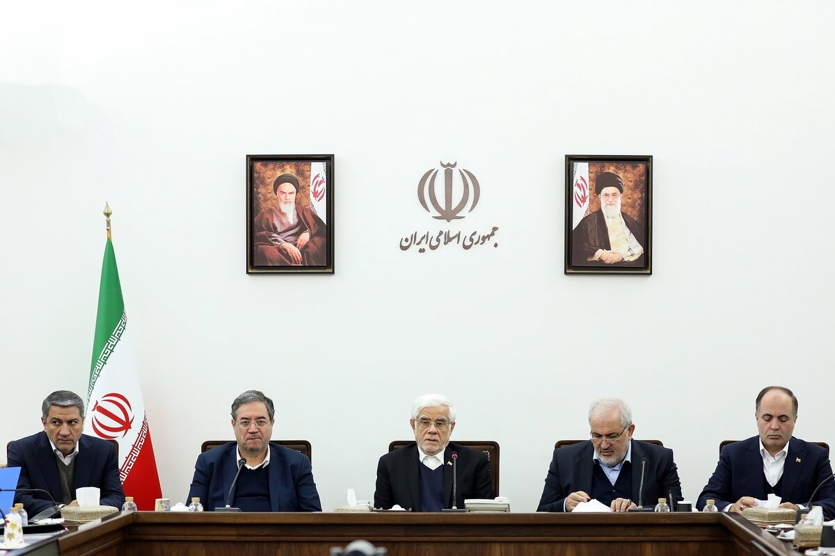 عارف: برنامه‌ احیای دریاچه ارومیه را با اولویت در دستور کار داریم