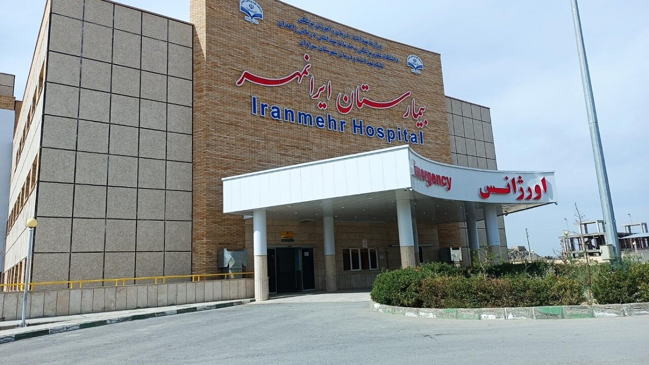 انجام موفق جراحی آبمرواریدبرای زوج سالمند ۹۵ و ۸۵ ساله در بیمارستان ایرانمهر سراوان