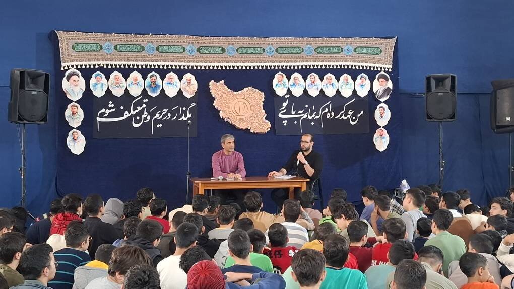 حضور دانشآموزان استعداد درخشان در مراسم اعتکاف + عکس
