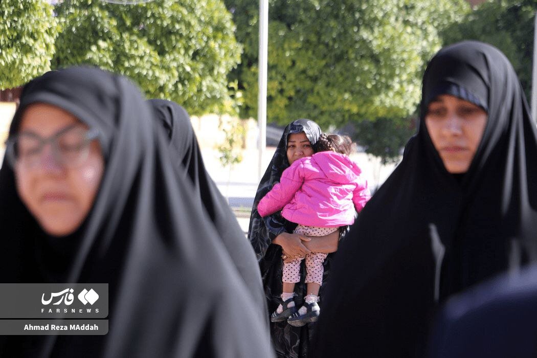 آیین تعویض پرچم حرم مطهر حضرت شاهچراغ (ع)