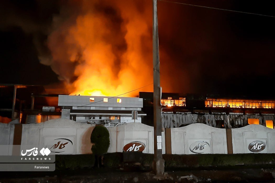عکس/ تصاویری از آتش‌سوزی در کارخانۀ کالۀ آمل