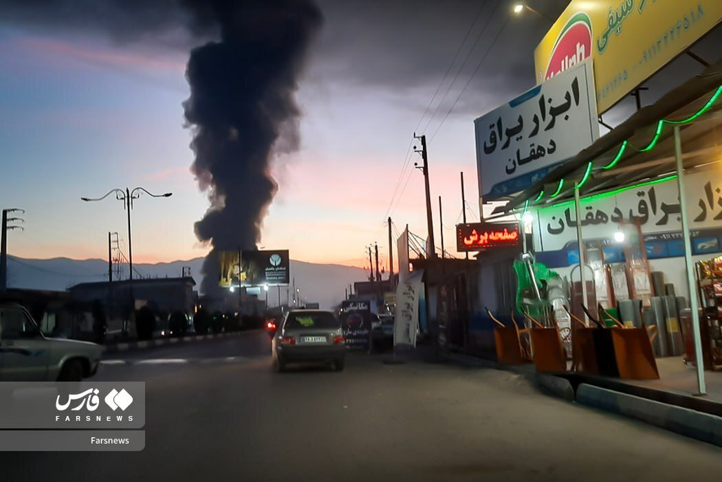 عکس/ تصاویری از آتش‌سوزی در کارخانۀ کالۀ آمل