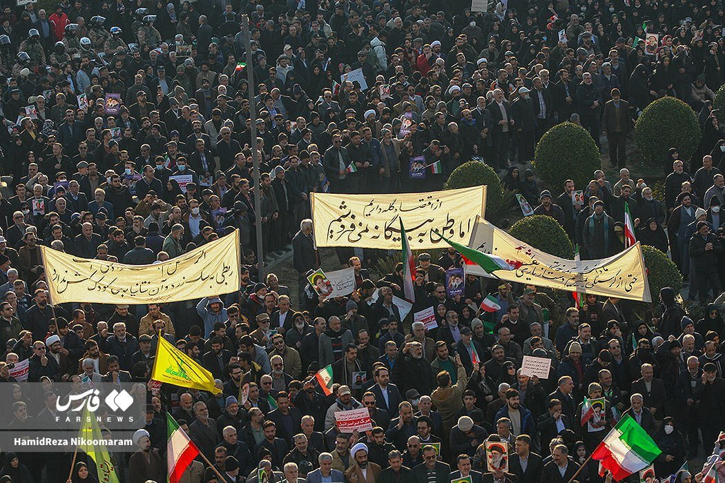 عکس/ تجمع بزرگ مردمی اصفهانی‌ها علیه گرانی‌ها و اغتشاش‌گران