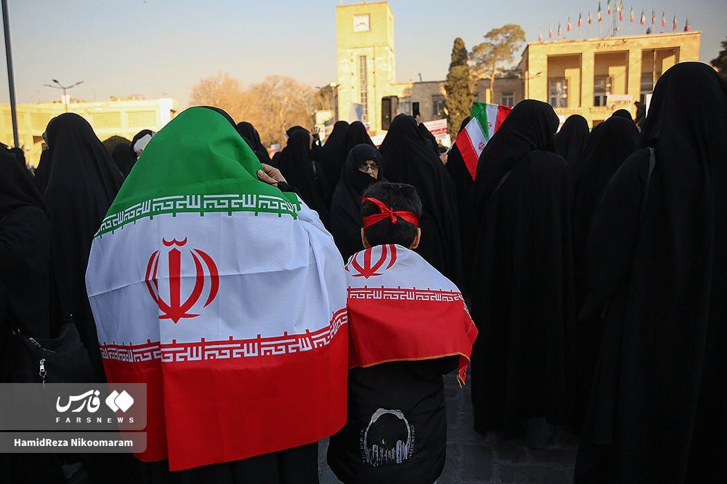 عکس/ تجمع بزرگ مردمی اصفهانی‌ها علیه گرانی‌ها و اغتشاش‌گران