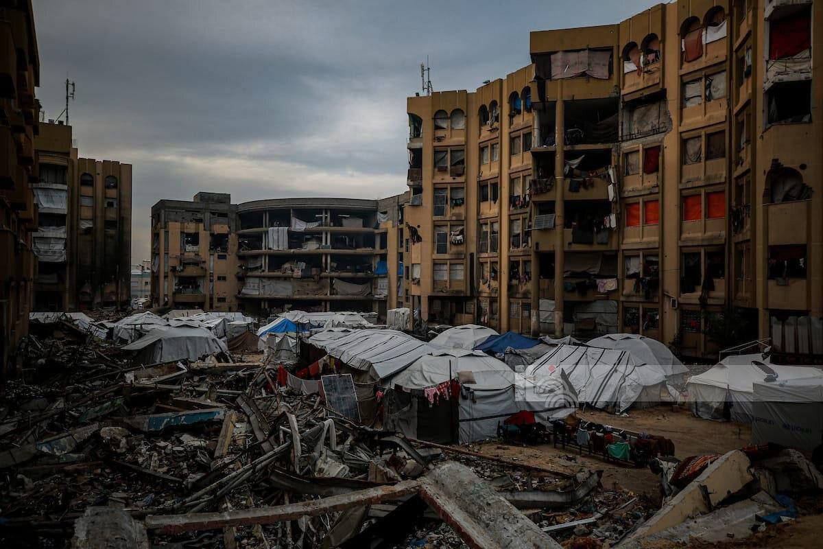 عکس/ جدال آوارگان غزه با سرمای استخوان‌سوز