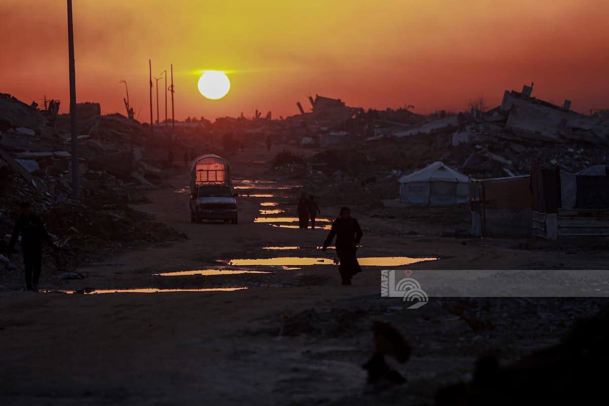 عکس/ جدال آوارگان غزه با سرمای استخوان‌سوز