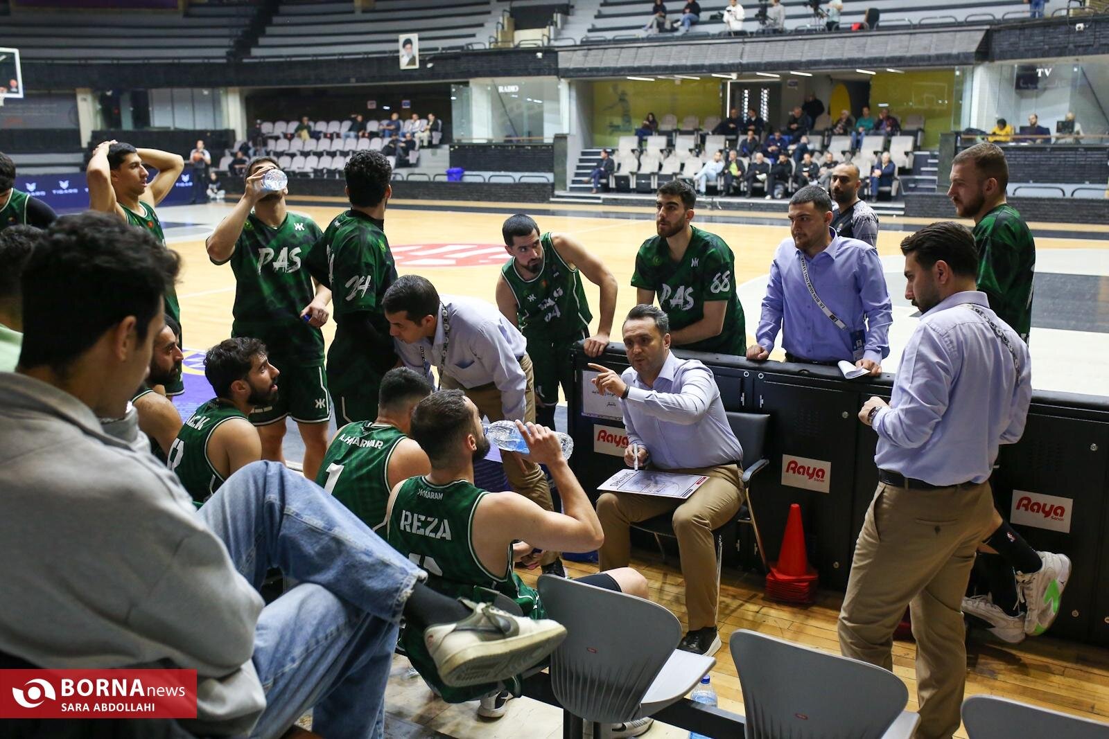 دیدار تیم‌های بسکتبال طبیعت ـ پاس کردستان