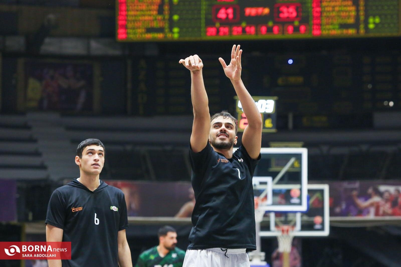 دیدار تیم‌های بسکتبال طبیعت ـ پاس کردستان