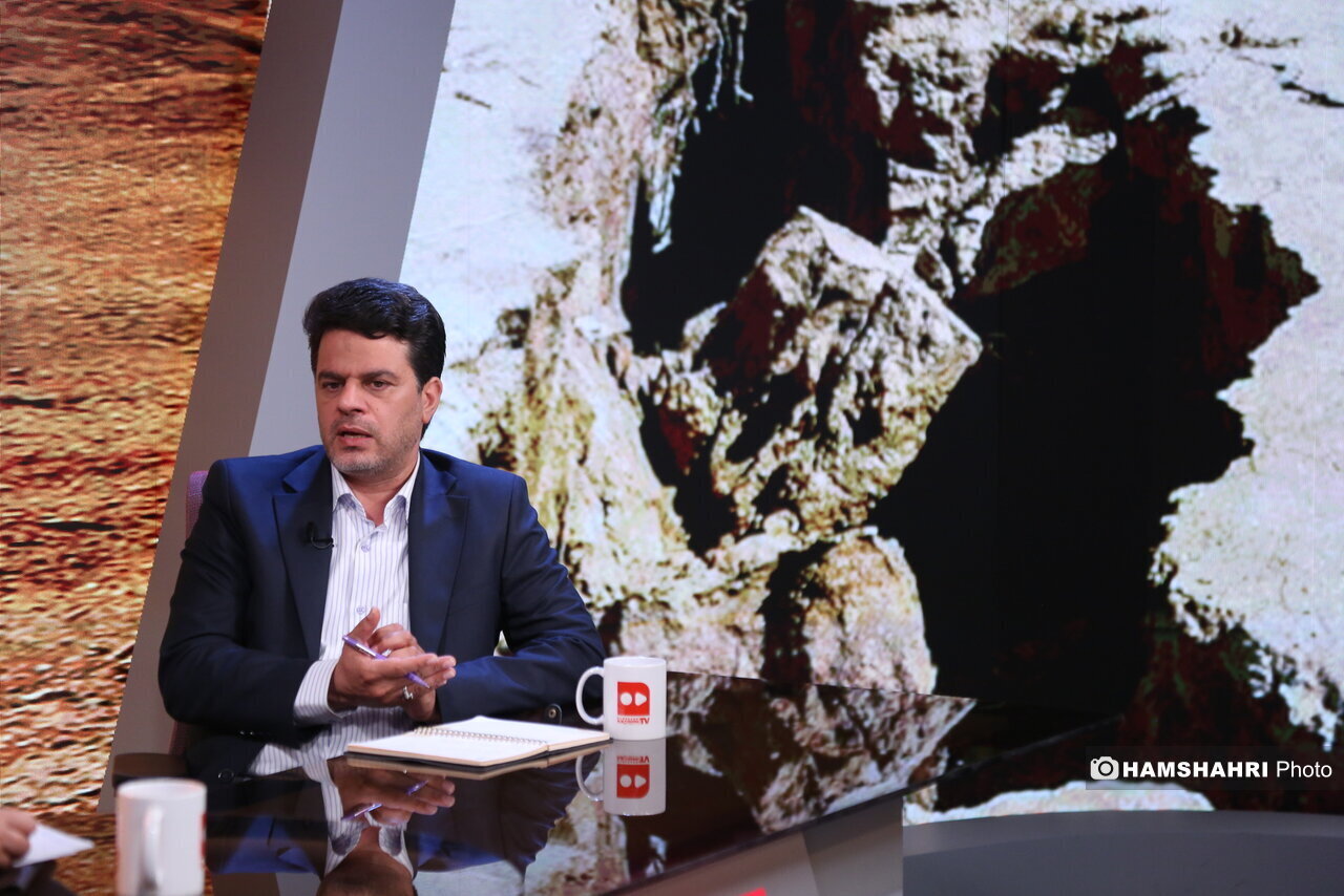 کمک به دولت به معنای چشم‌پوشی از ضعف‌ها نیست