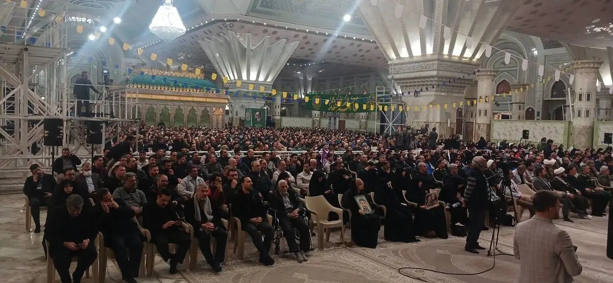 برگزاری تجمع بزرگ جامعه کار و تولید در حرم امام (ره)