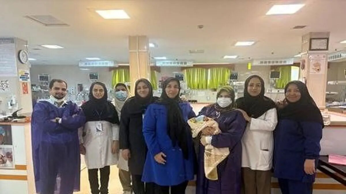 ترخیص نوزاد ۷۰۰ گرمی پس از ۴۸ روز تلاش شبانه‌روزی کادر درمان