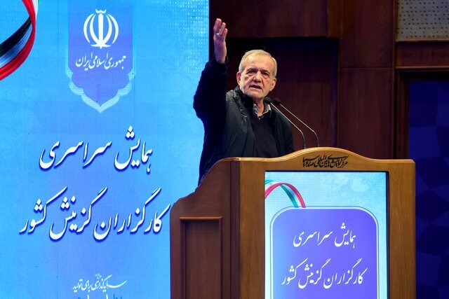 پزشکیان: چرا با دانشجوی معترض برخورد میکنیم؟/ ما مقصریم نه دانشجو و مردم