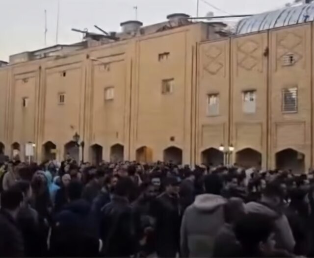اعتراضات پراکنده صنفی برخی از کسبه در خیابان‌های احمدآباد، مدرس و بازار رضای مشهد