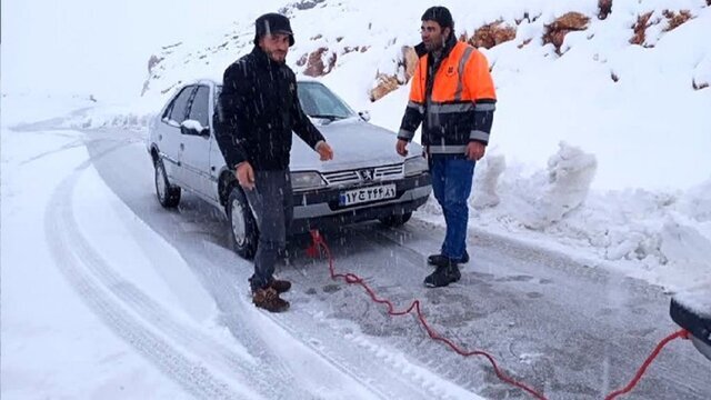 رهاسازی بیش از ۴ هزار خودروی گرفتار در برف و کولاک آذربایجان غربی