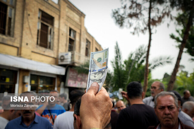 دلار بیمشتری ماند!