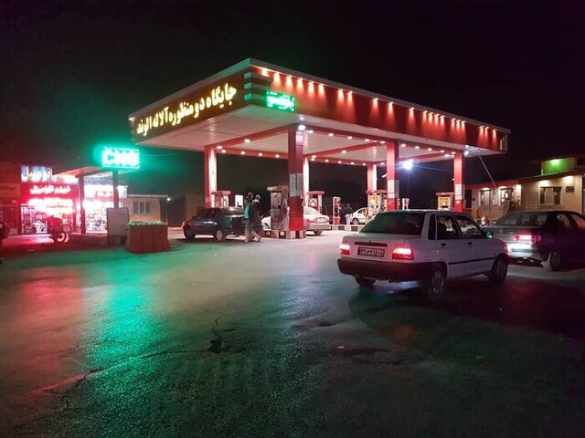 آتش سوزی در جایگاهی در تهران به دلیل نقص فنی یک خودرو