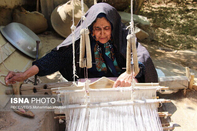 چهار نسل پای دار؛ روایت تداوم ۷۰۰ ساله کاربافی در خانواده‌های اردکانی