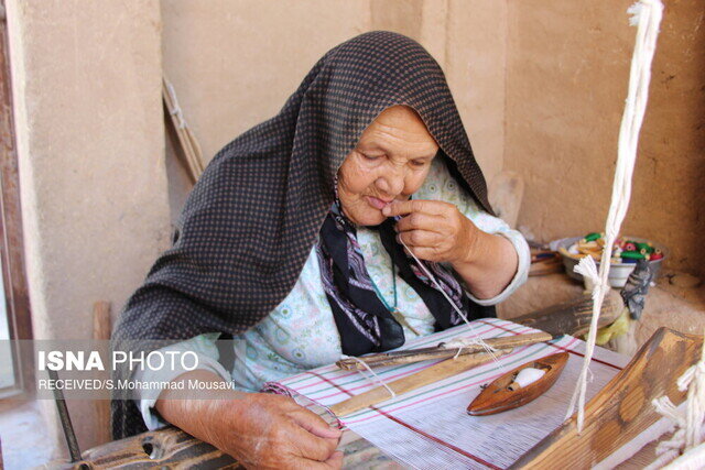 چهار نسل پای دار؛ روایت تداوم ۷۰۰ ساله کاربافی در خانواده‌های اردکانی