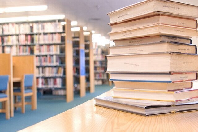 کتاب «لالههای بیدار» منتشر شد