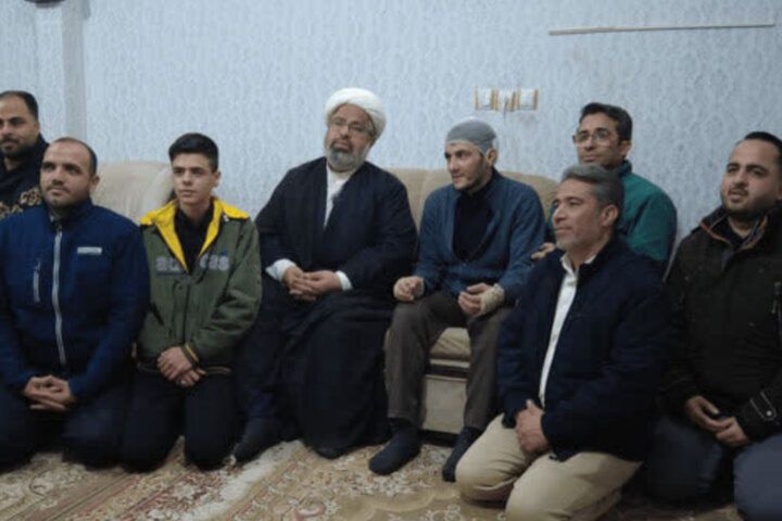 هدیه آیت‌الله علم‌الهدی به پیک‌موتوری مصدوم در اغتشاشات مشهد