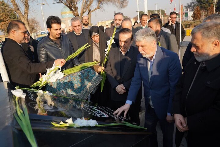 وزیر فرهنگ و ارشاد اسلامی به مقام شامخ شهدای قزوین ادای احترام کرد