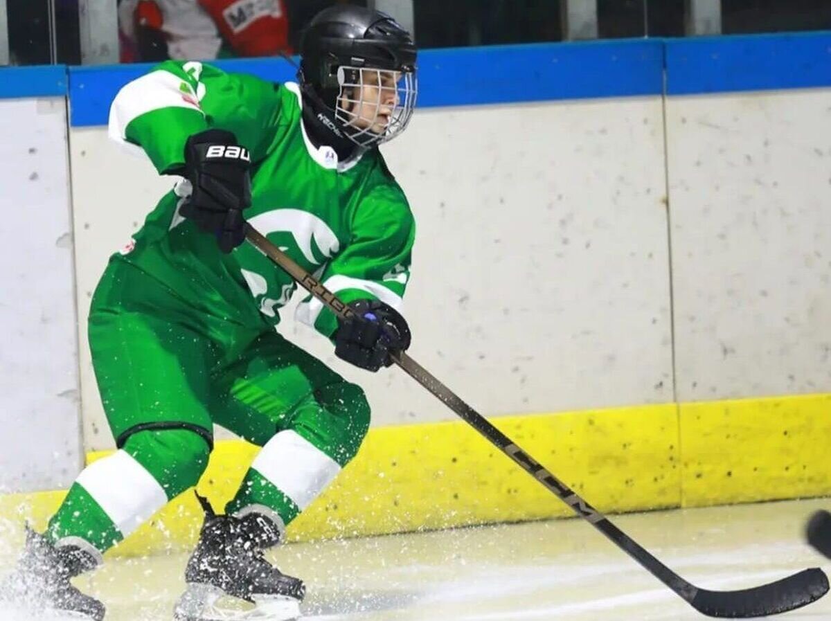 عضو تیم ملی زیر ۱۸ سال هاکی روی یخ بانوان: هیجان و انگیزه زیادی داریم/ محدودیت پیست شرایط تمرین را سخت می‌کند