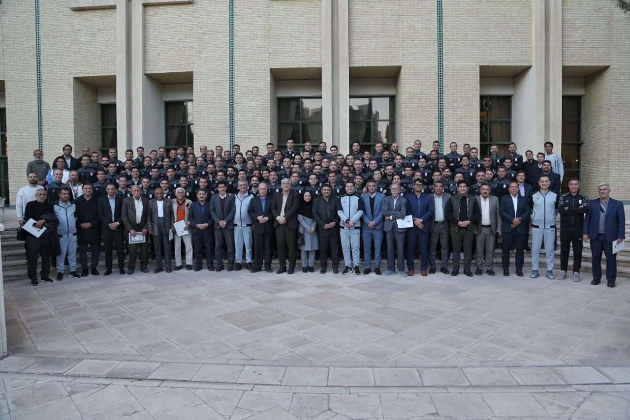 آغاز رسمی سمینار دانش افزایی داوران و کمک داوران لیگ برتر فوتبال در کرمان