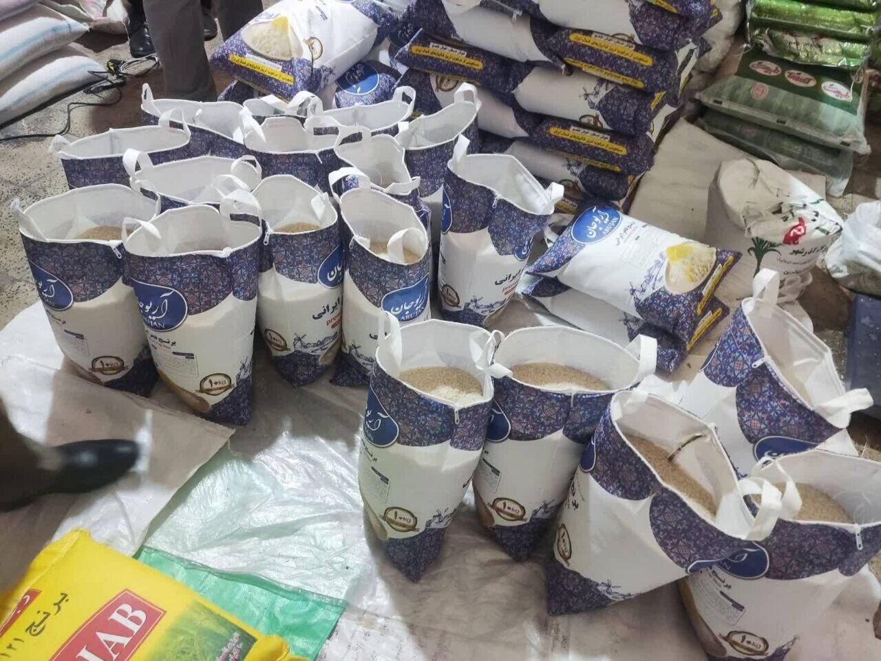 کشف بیش از ۴۸ تن برنج احتکار شده در مرکز گیلان