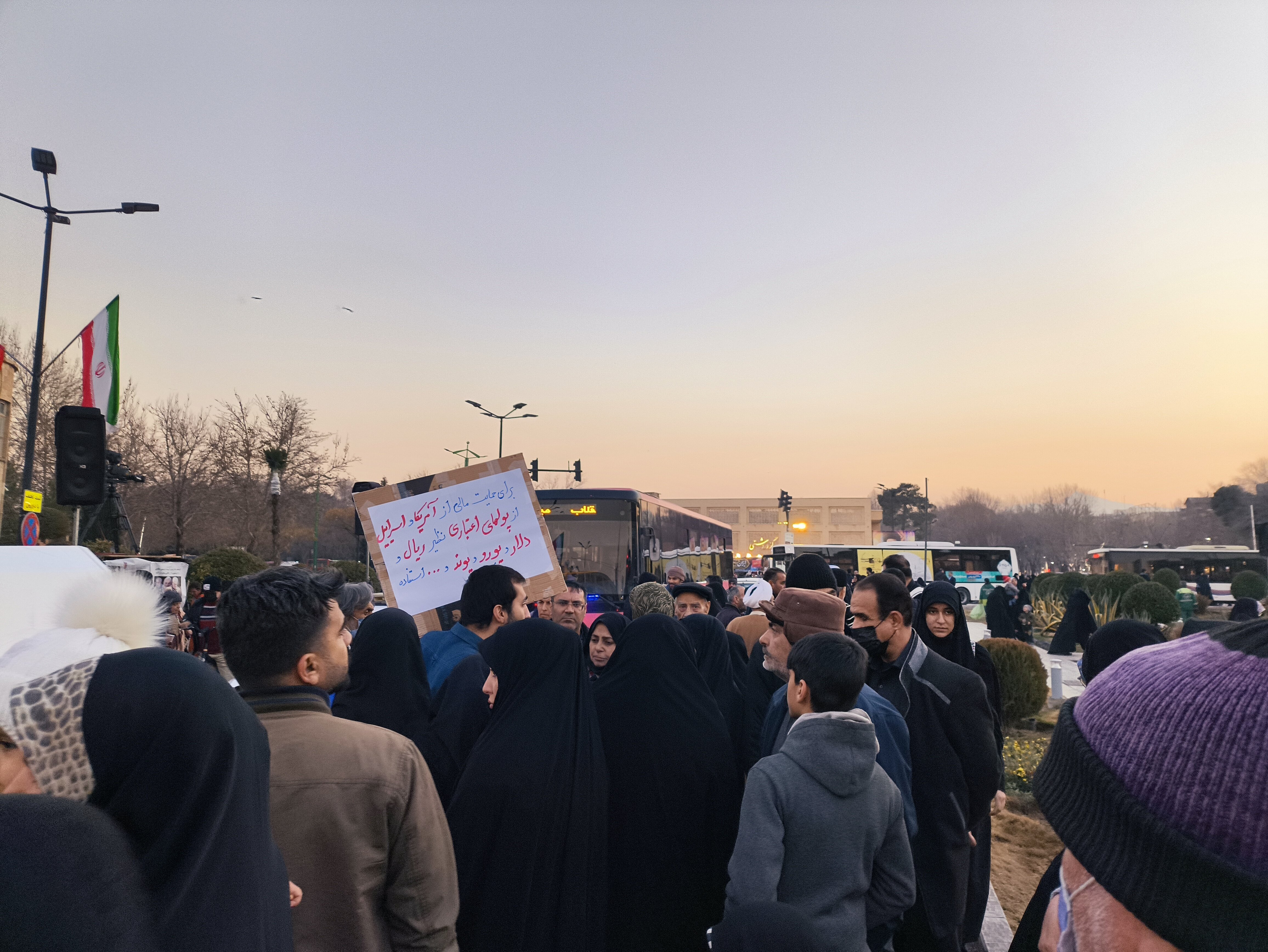 مردم اصفهان در محکومیت اغتشاشات تجمع کردند/میدان امام حسین (ع) صحنه شکوه حضور شد +فیلم