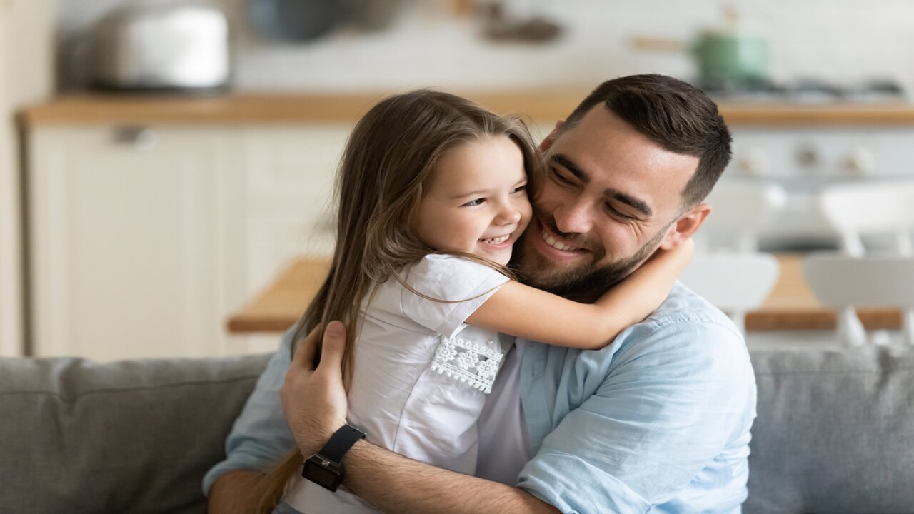 چرا دین بر حضور پدر در تربیت دختران تأکید دارد؟